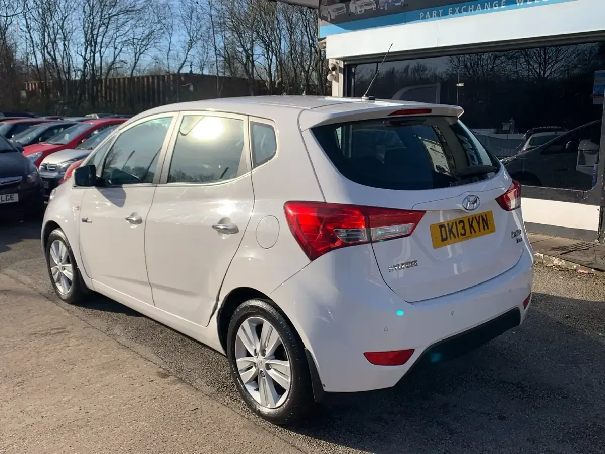 Used Hyundai ix20 Active 113 HP (83 kW) 2013 White Hatchback