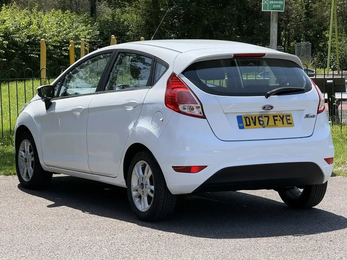 Used Ford Fiesta Zetec 2017 White Hatchback