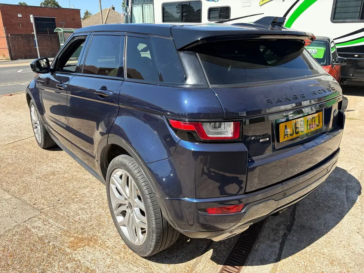 Used Land Rover Range Rover evoque HSE Dynamic 180 HP (132 kW) 2018 Blue SUV