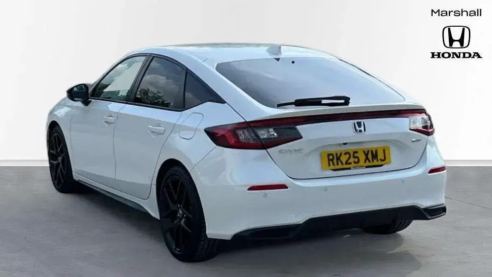 Used Honda Civic Sport 143 HP (105 kW) 2025 White Hatchback