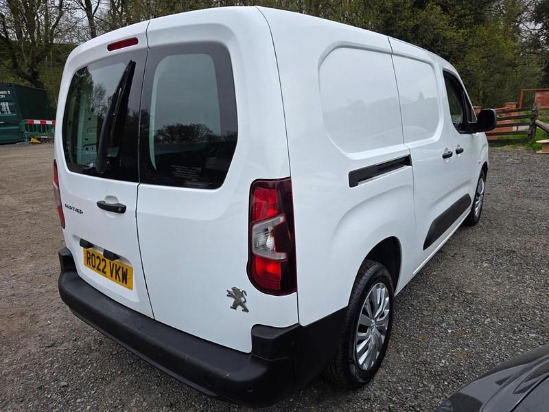 Used Peugeot Partner Premium 131 HP (96 kW) 2022 White MPV