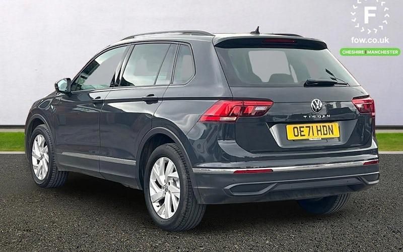 Usado VW Tiguan Life 150 CV (110 kW) 2022 Gris SUV