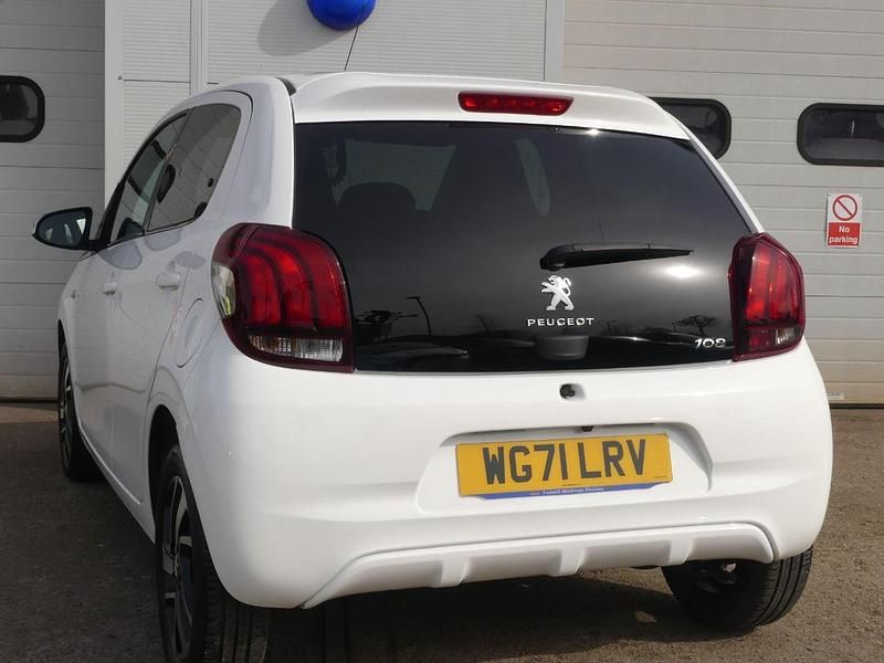 Used Peugeot 108 Collection 71 HP (52 kW) 2021 White Hatchback