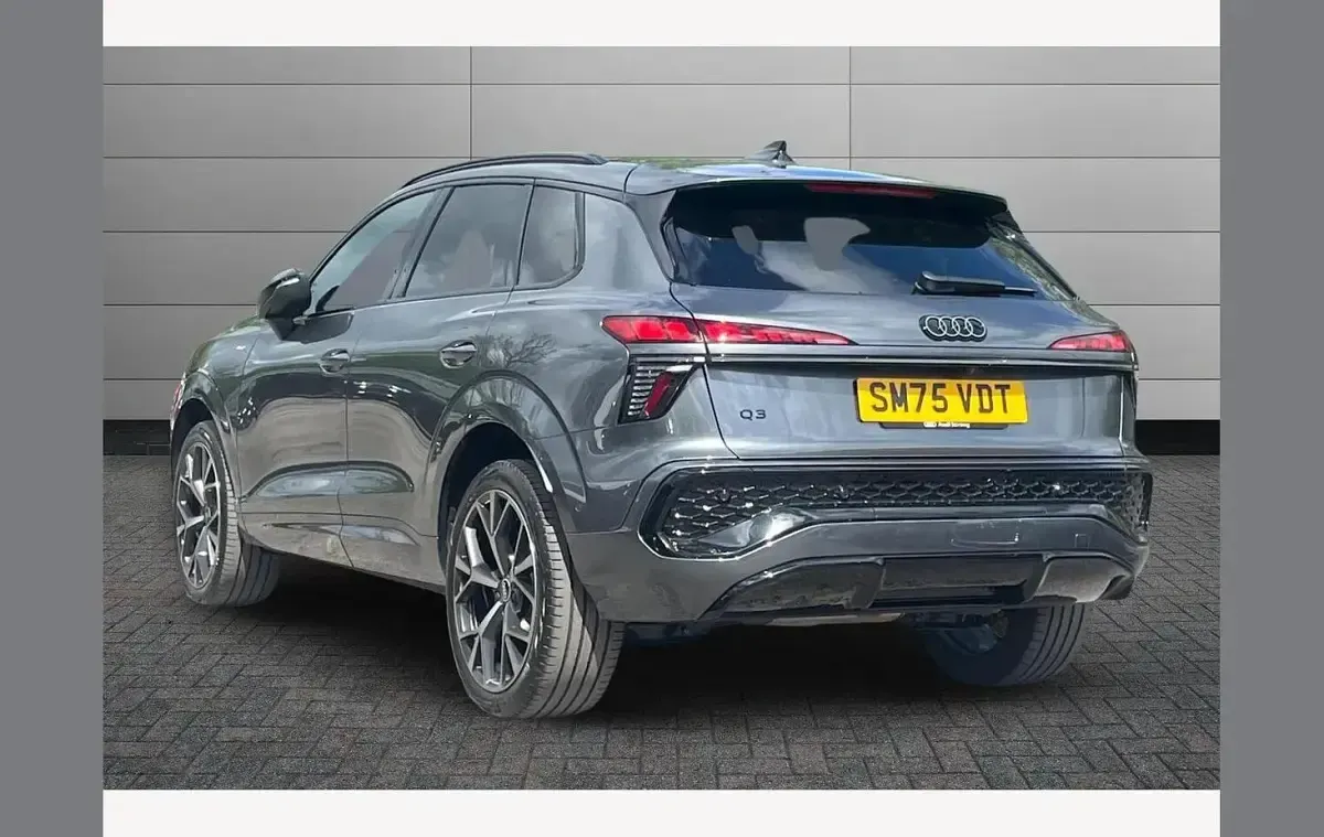 Used Audi Q3 Advanced 150 HP (110 kW) 2026 Grey SUV