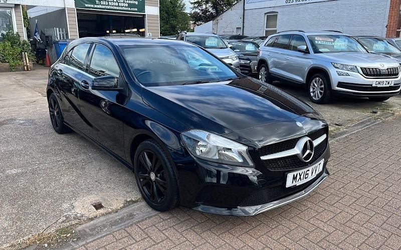 Begagnad Mercedes A180 Executive 109 HK (80 kW) 2018 Halvkombi
