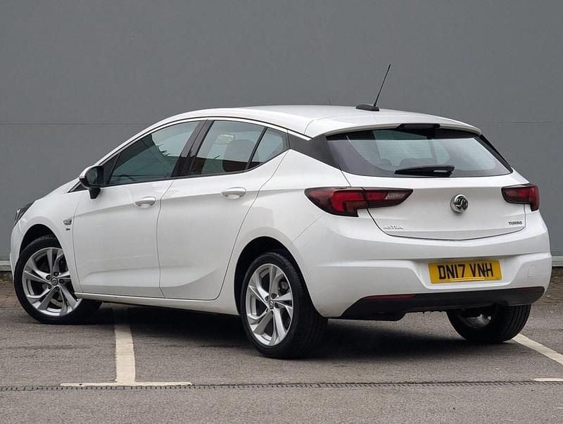 Used Vauxhall Astra SRi 2017 White Hatchback