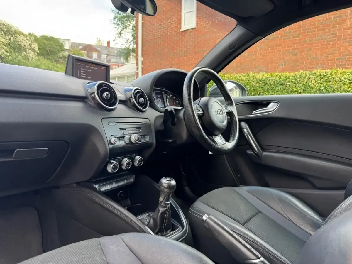 Begagnad Audi A1 Black Edition 140 HK (102 kW) 2014 Svart Halvkombi