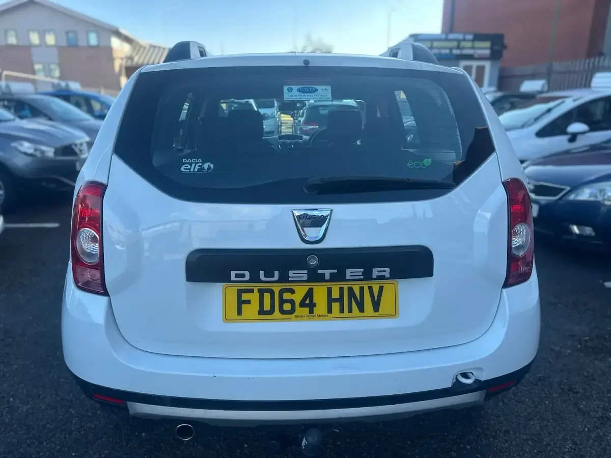 Used Dacia Duster Lauréate 110 HP (80 kW) 2014 White SUV