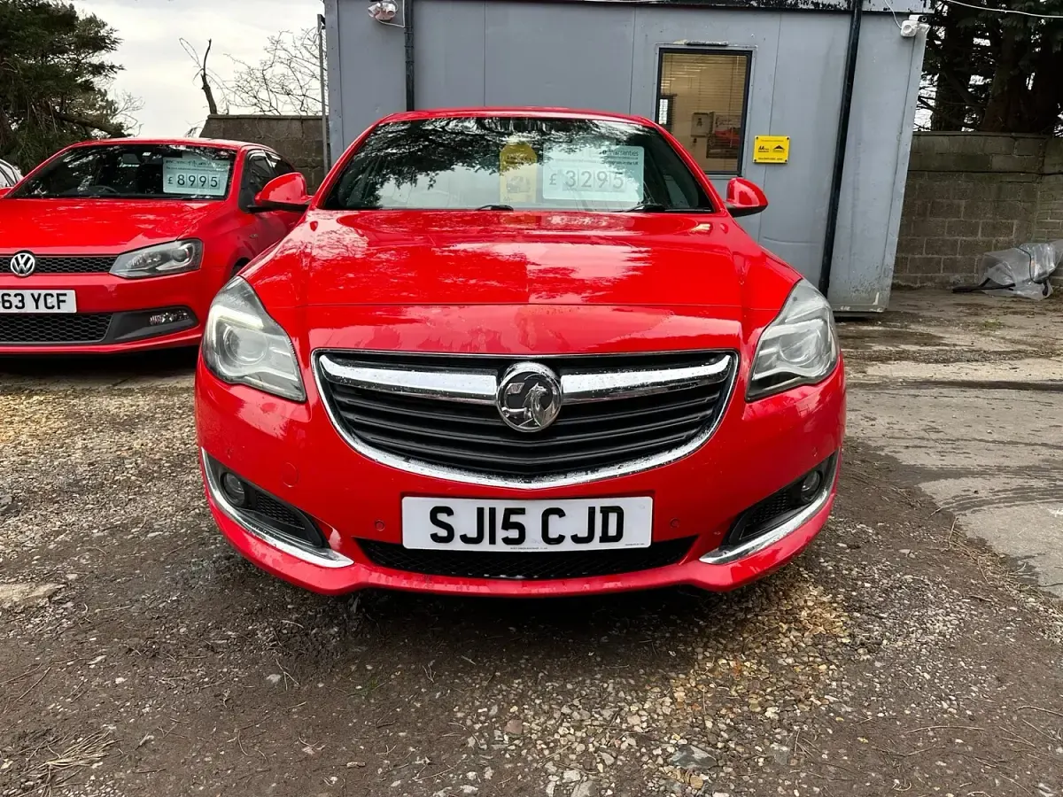 Used Vauxhall Insignia SRi 163 HP (119 kW) 2015 Red Hatchback