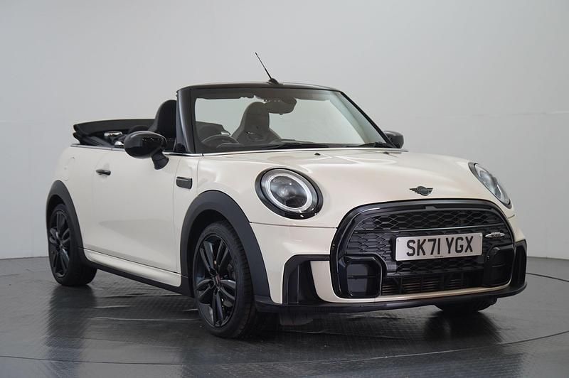 White Used 2021 Mini Cooper Sport Hatchback | £17,490 (A bit pricey) - Image 1/4