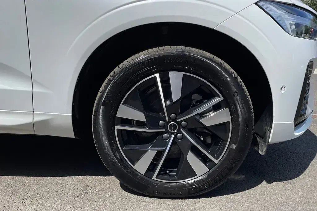 Used Volvo XC60 Plus 345 HP (253 kW) 2025 White SUV
