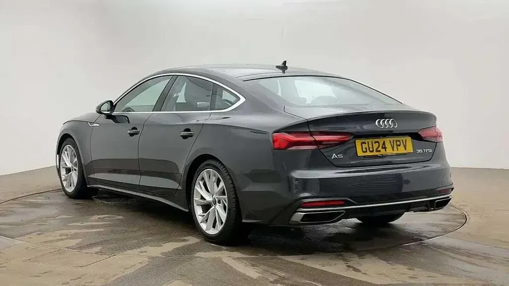 Używany Audi A5 Sport 150 KM (110 kW) 2024 Szary Hatchback