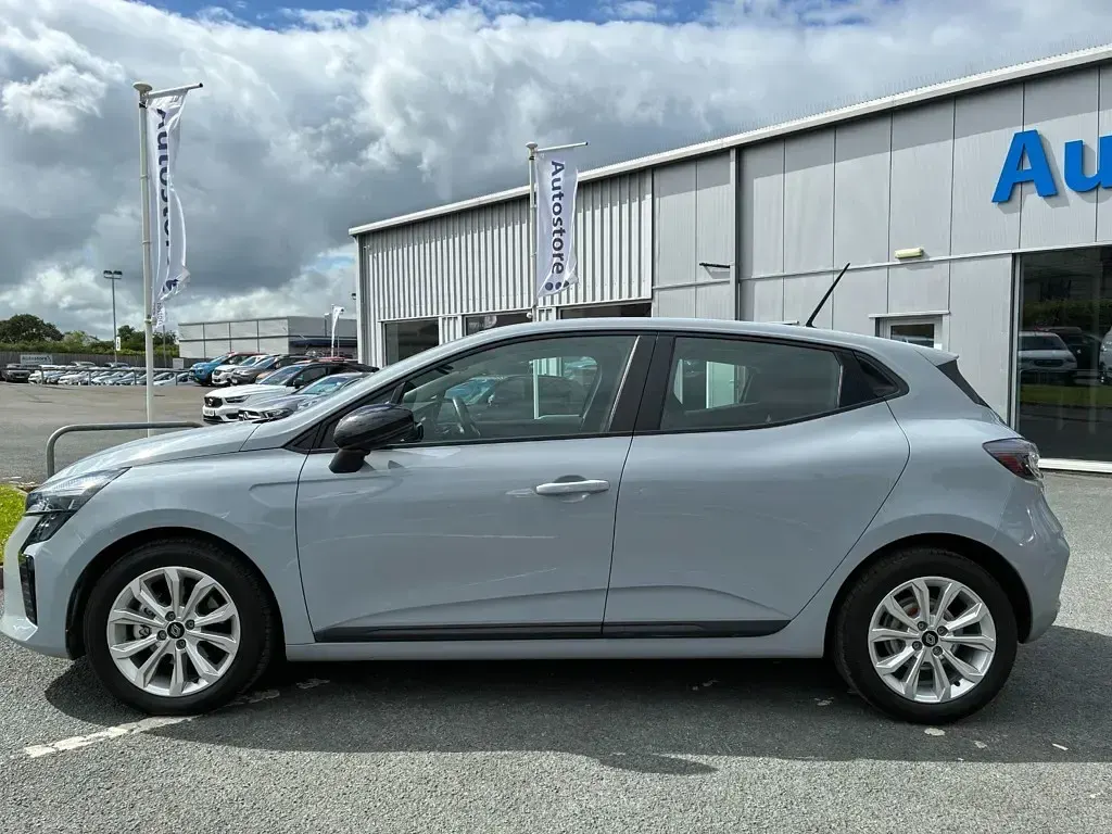 Used Renault Clio V Evolution 143 HP (105 kW) 2024 Grey Hatchback