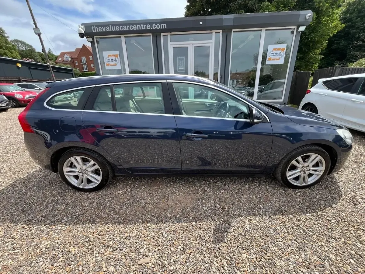 Used Volvo V60 SE Lux 163 HP (119 kW) 2012 Blue Estate