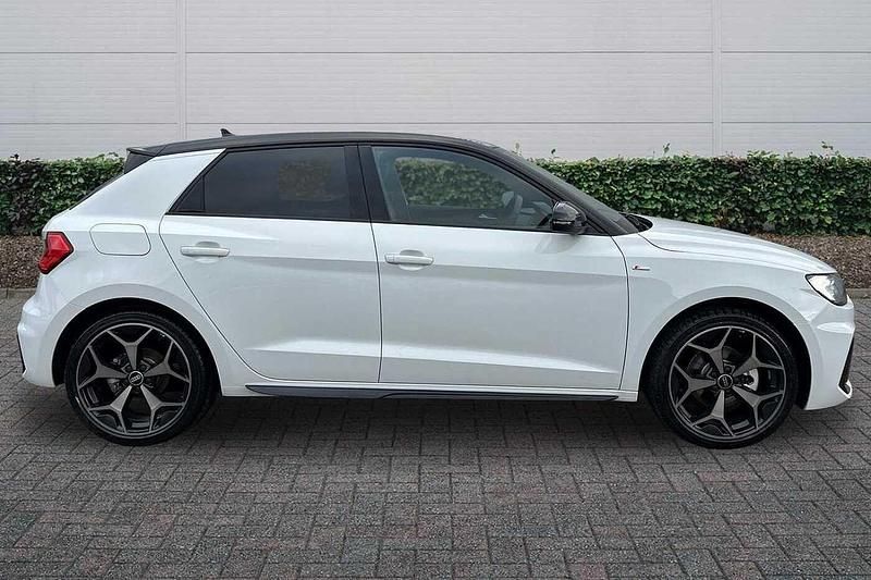 Begagnad Audi A1 Black Edition 2025 Vit SUV