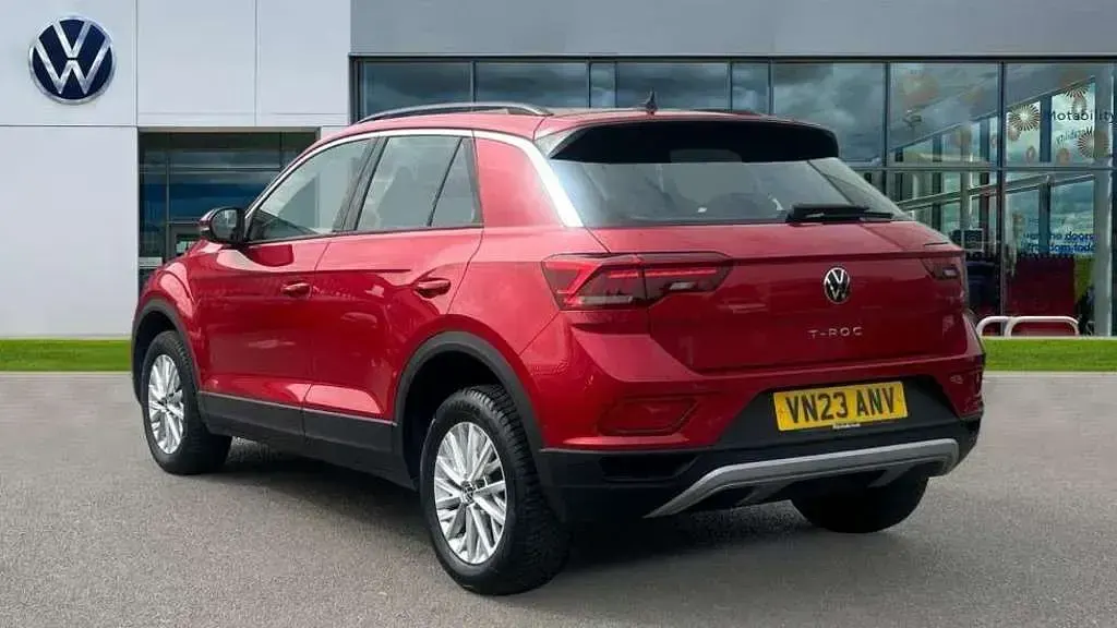 Used VW T-Roc Life 150 HP (110 kW) 2023 Red SUV