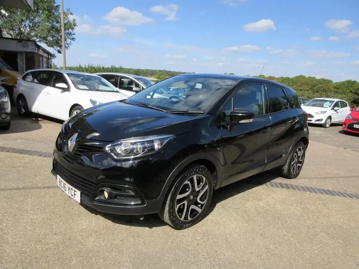 Used Renault Captur Dynamique 90 HP (66 kW) 2016 Black SUV