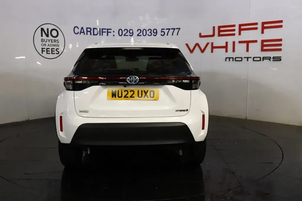 Usata Toyota Yaris Hybrid Play 2022 Bianco Utilitaria