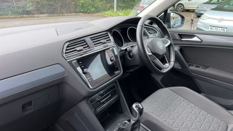 Used VW Tiguan Life 130 HP (95 kW) 2021 Deep black pearl  SUV