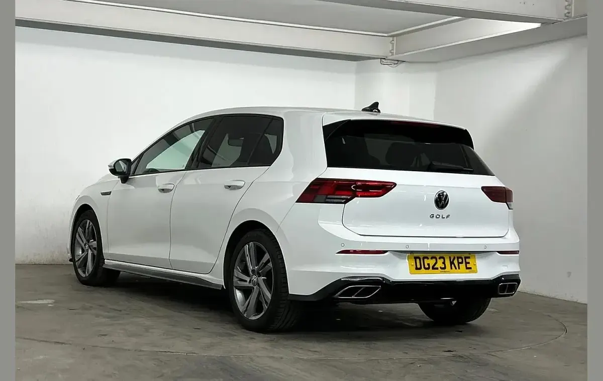 Używany VW Golf VIII R-line 150 KM (110 kW) 2023 Biały Hatchback