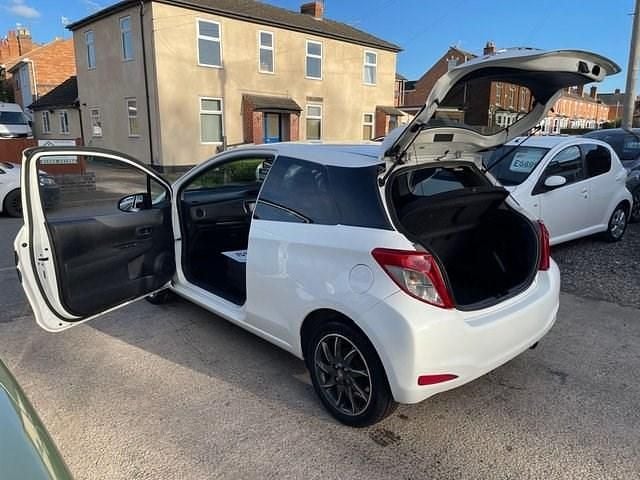 Used Toyota Yaris Trend 101 HP (74 kW) 2012 White Hatchback
