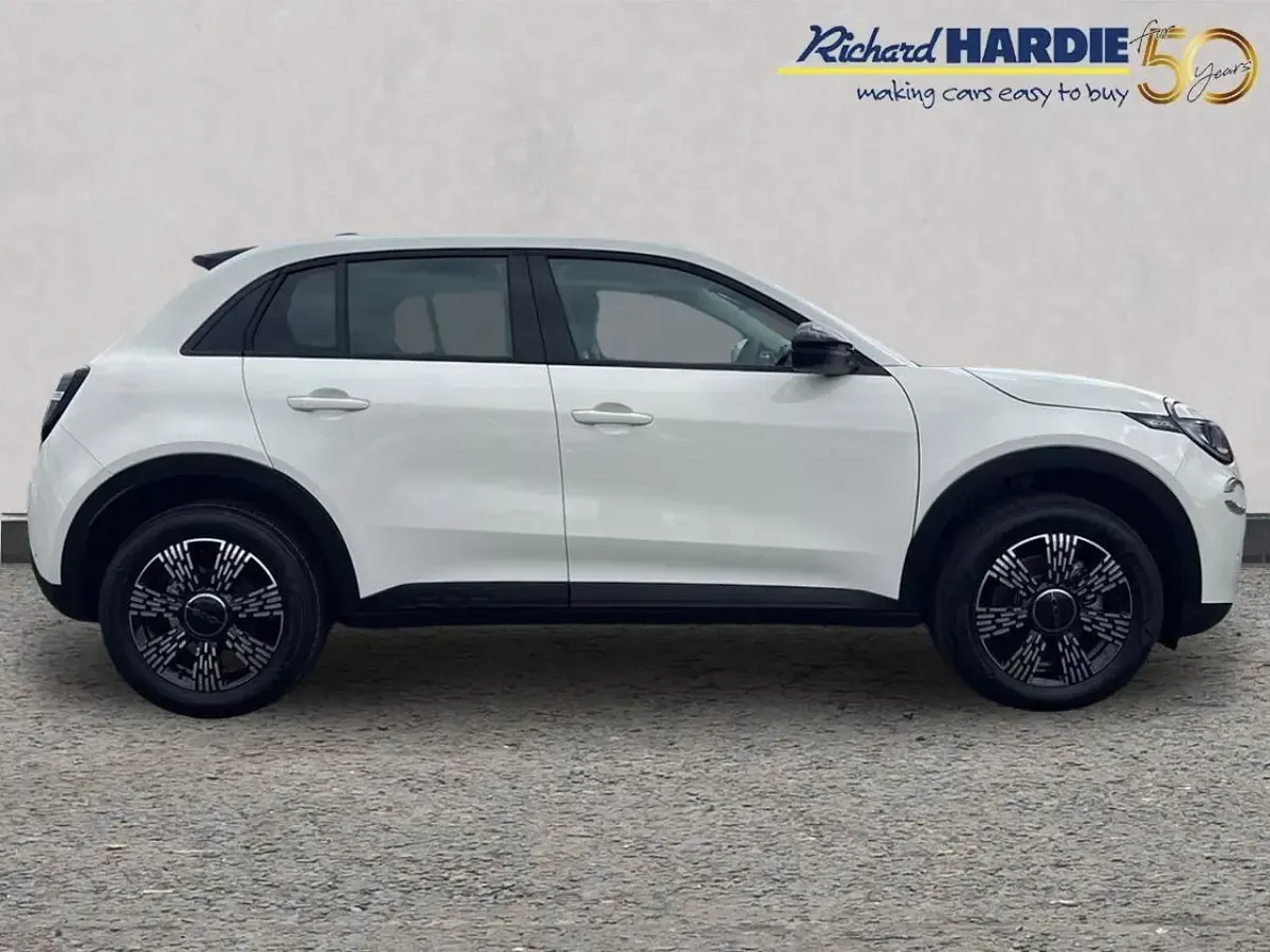New Fiat 600 Icon 99 HP (72 kW) 2026 White SUV