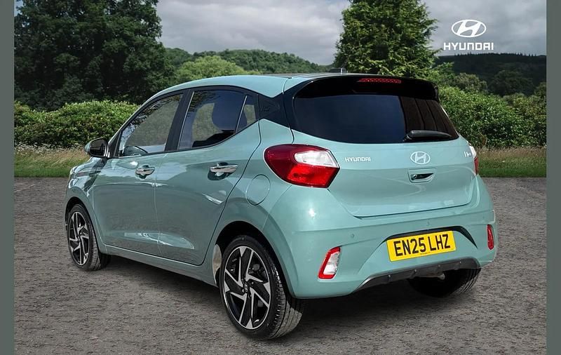Usado Hyundai i10 Premium 77 HP (56 kW) 2025 Verde Citadino