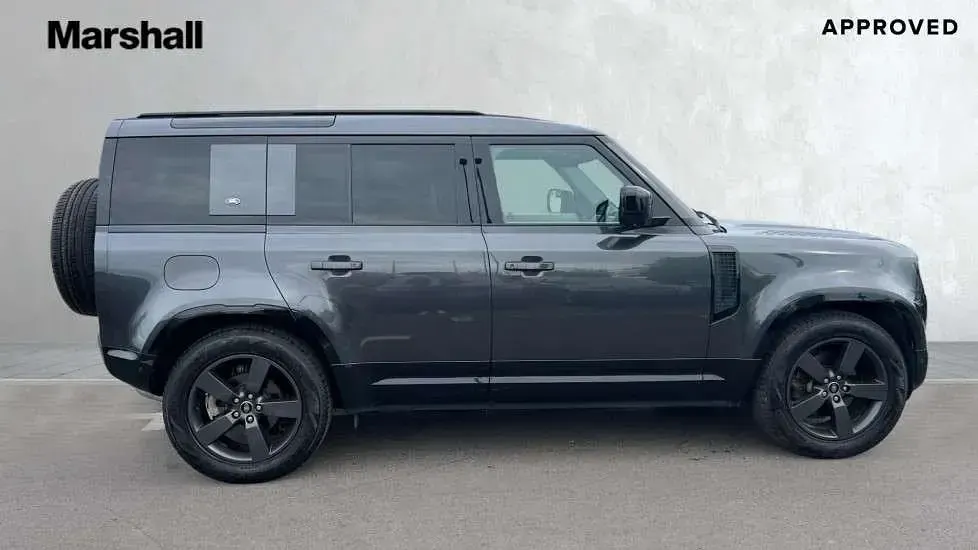 Używany Land Rover Defender HSE Dynamic 249 KM (183 kW) 2021 Szary SUV