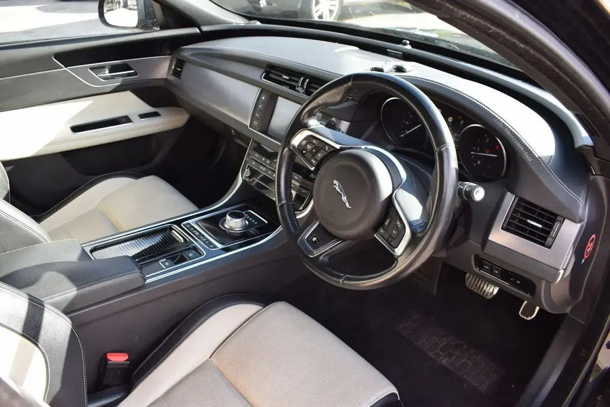 Used Jaguar XF R-Sport 163 HP (119 kW) 2016 Black Sedan