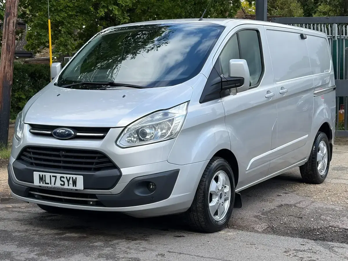 Used Ford Transit Custom Limited 130 HP (95 kW) 2017 Silver Van
