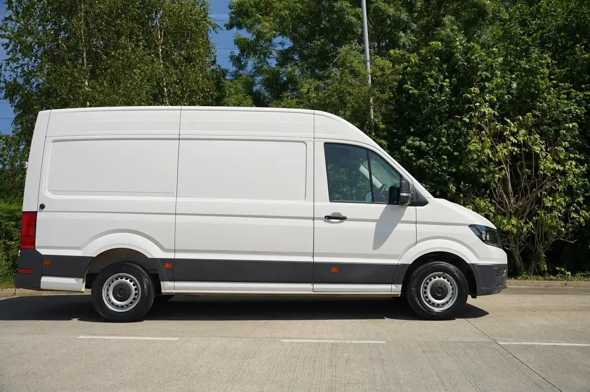 Used VW Crafter 140 HP (102 kW) 2024 Candy white Van