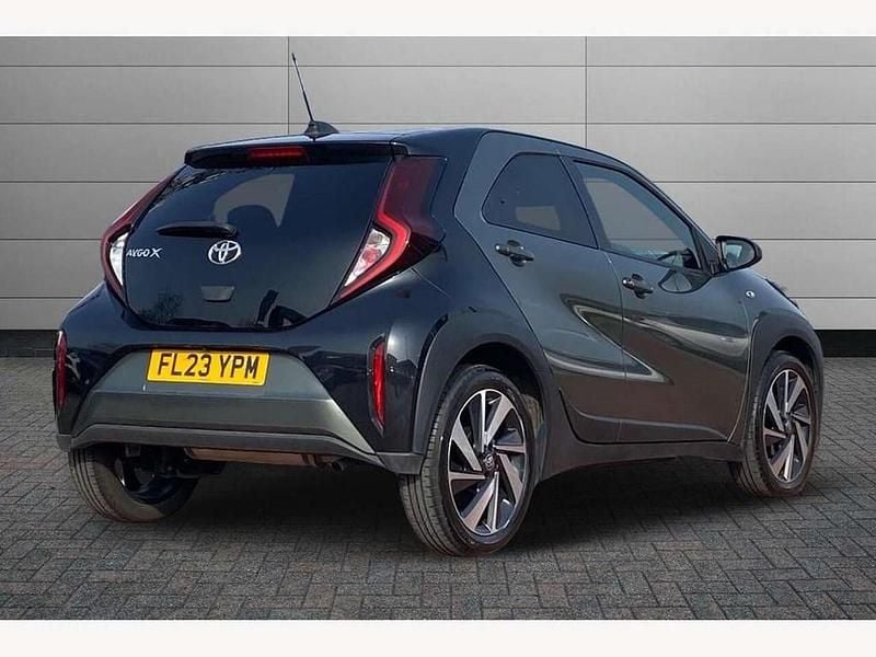 Used Toyota Aygo X 72 HP (52 kW) 2023 Green SUV