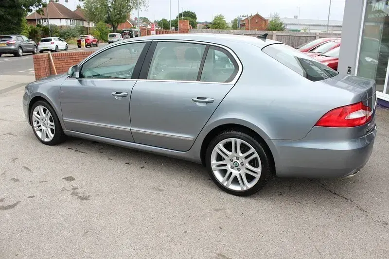 Used Skoda Superb Elegance 140 HP (102 kW) 2012 Grey Hatchback