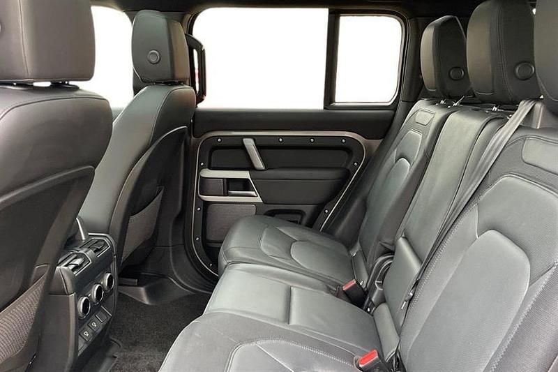 Used Land Rover Defender SE Dynamic 300 HP (220 kW) 2024 Silicon silver SUV