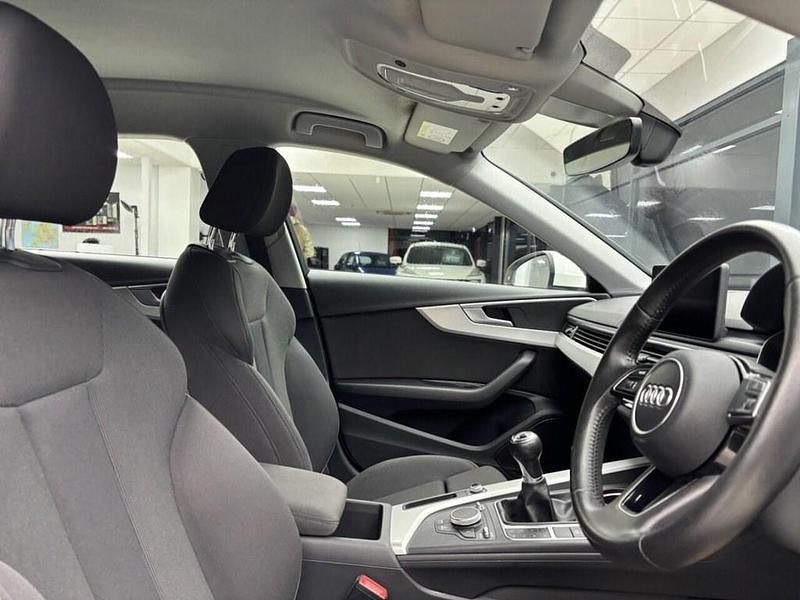 Used Audi A4 Sport 150 HP (110 kW) 2016 White Sedan