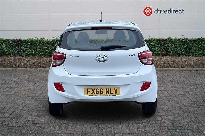 Used Hyundai i10 SE 87 HP (63 kW) 2016 White Hatchback
