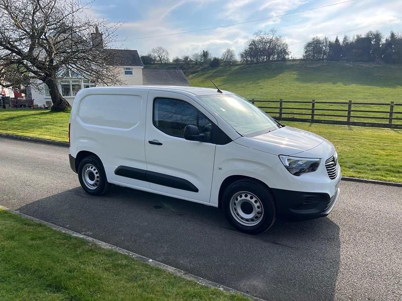 Used Vauxhall Combo 100 kW (136 HP) 2021 White MPV