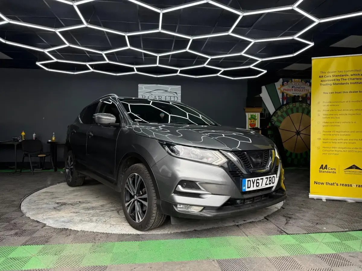 Used Nissan Qashqai N-Connecta 130 HP (95 kW) 2017 Grey SUV