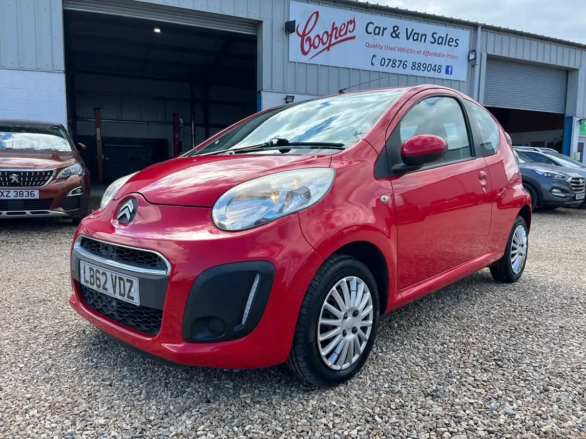 Used Citroën C1 VTR Sport 68 HP (50 kW) 2013 Red Hatchback