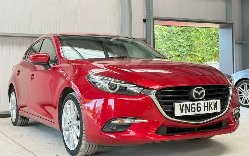 Used Mazda 3 Inclusive 120 HP (88 kW) 2016 Red Hatchback