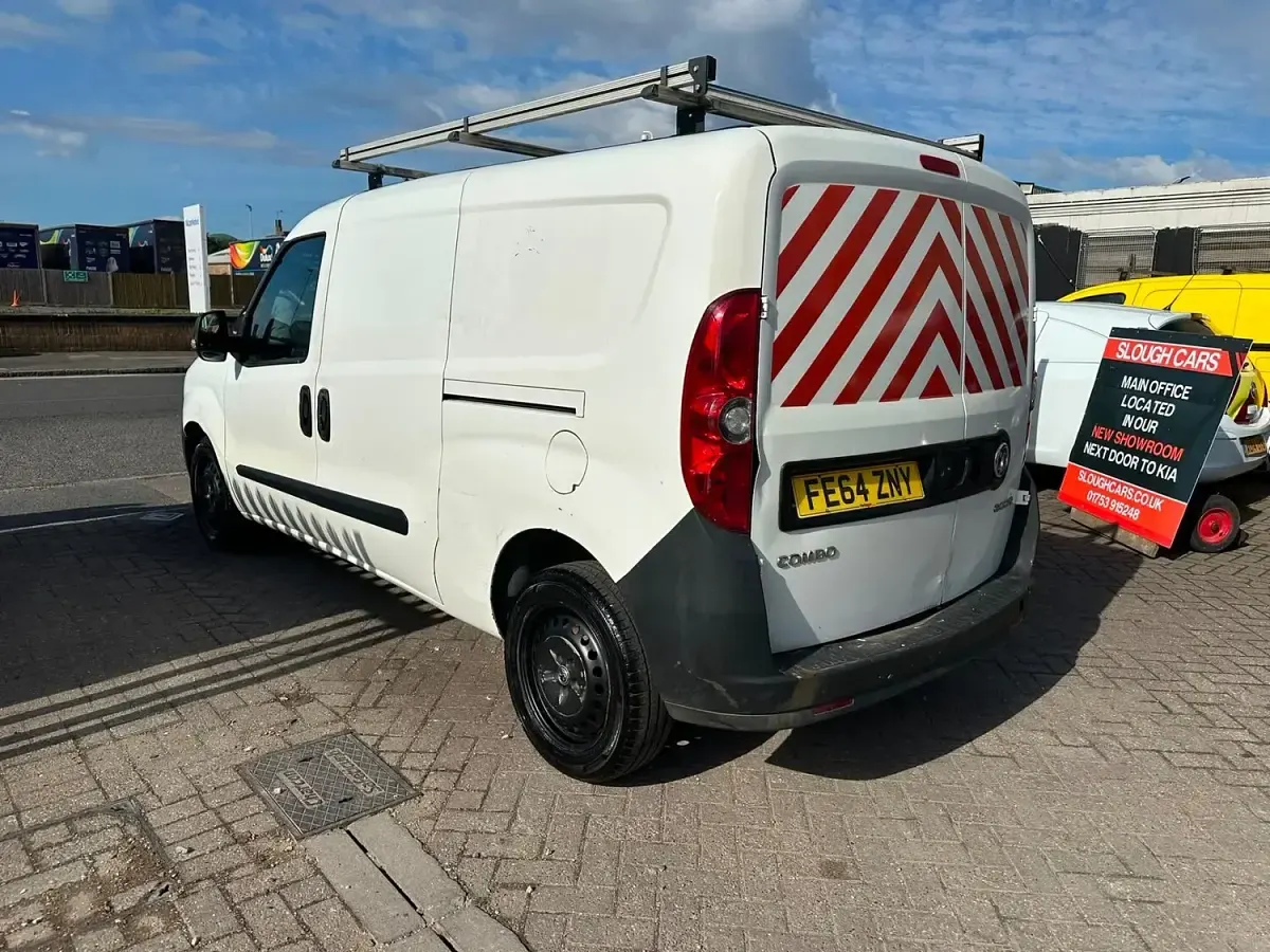 Used Vauxhall Combo 2014 White MPV