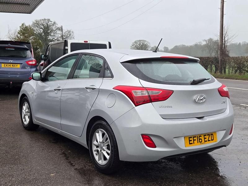 Used Hyundai i30 SE 110 HP (80 kW) 2016 Silver Hatchback