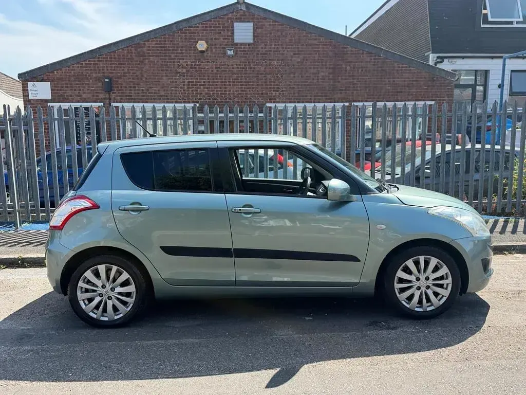 Used Suzuki Swift SZ4 94 HP (69 kW) 2013 Green Hatchback