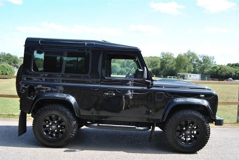 Used Land Rover Defender 122 HP (89 kW) 2015 Santorini black SUV