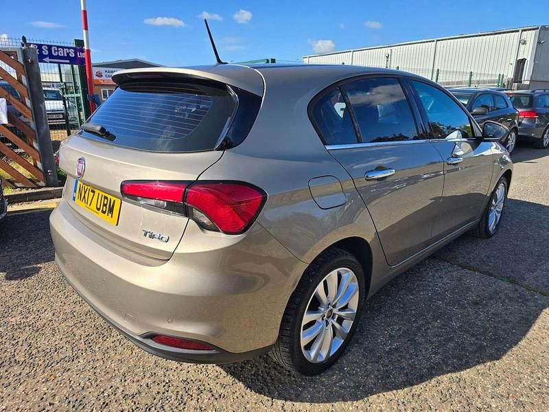Used Fiat Tipo Lounge 95 HP (69 kW) 2017 Grey Hatchback