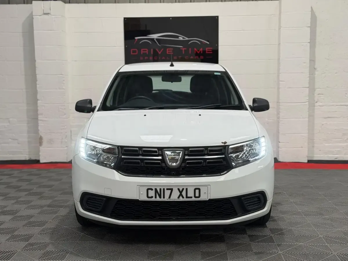 Used Dacia Sandero Ambiance 90 HP (66 kW) 2017 White Hatchback