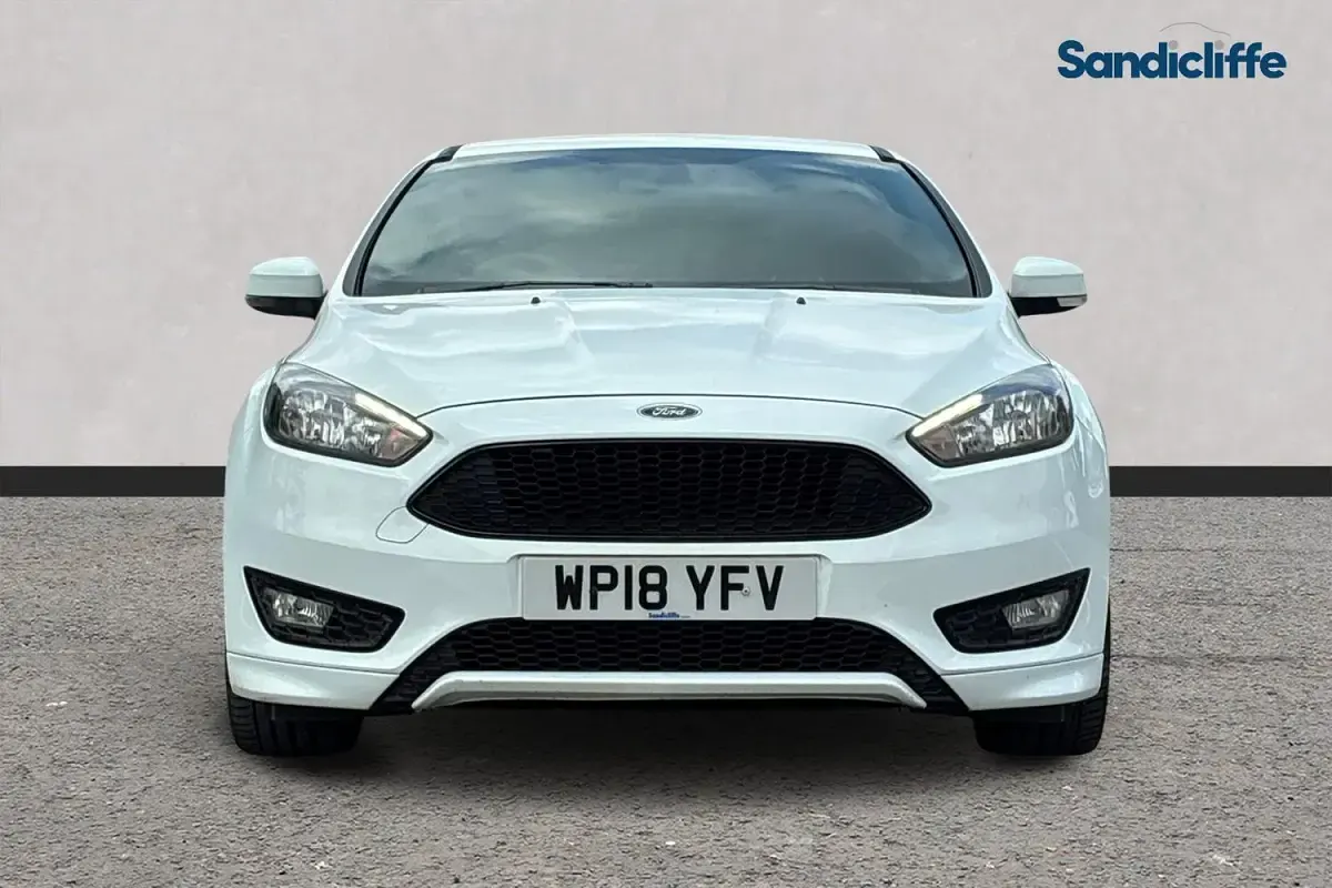 Used Ford Focus ST-Line 140 HP (102 kW) 2017 White Hatchback