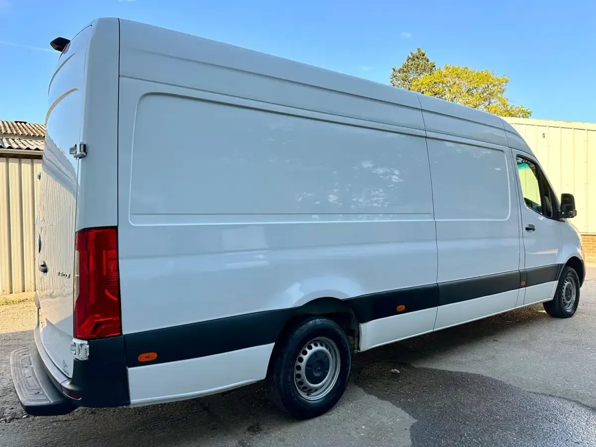 Begagnad Mercedes Sprinter Progressive 2021 Vit Van