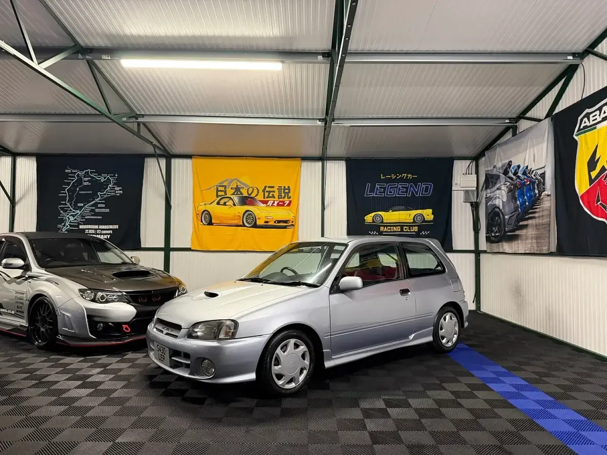 Used Toyota Starlet 75 HP (55 kW) 1998 Silver Hatchback