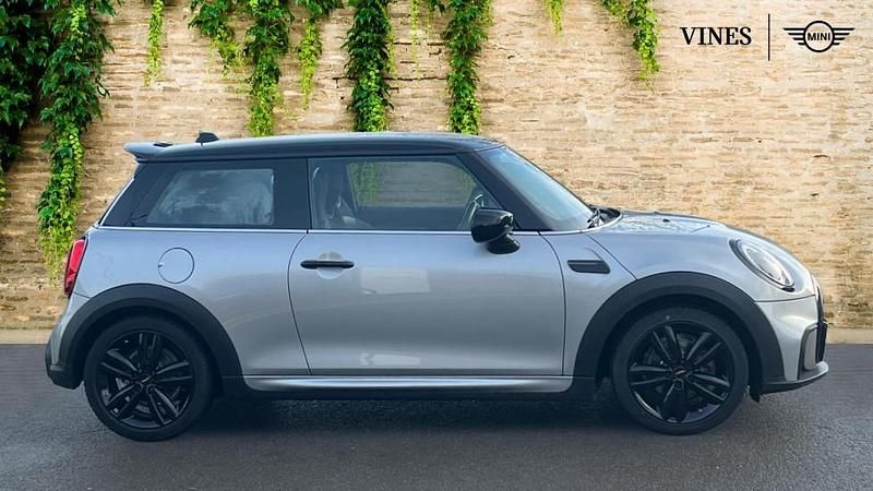 Usado Mini Cooper Hatch 134 HP (98 kW) 2024 Prateado Citadino